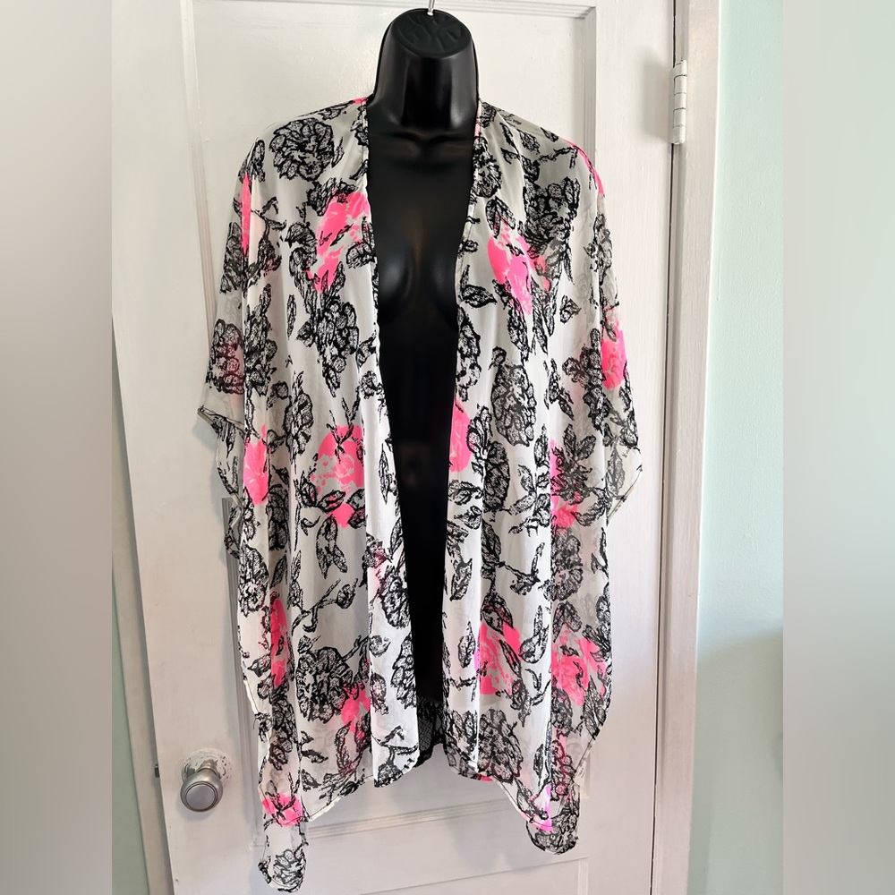 Lush Pink/White/Black Floral Kimono, Lace Back